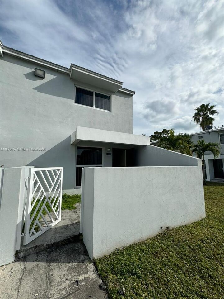 Property Photo:  483 NW 19th St 362  FL 33136 