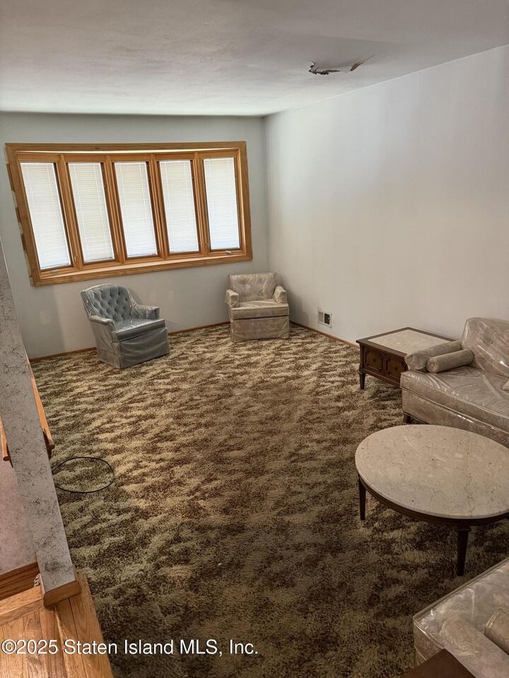 Property Photo:  182 Woodbine Avenue  NY 10314 