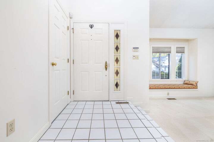 Property Photo:  20 Southbridge Court 20  CT 06070 