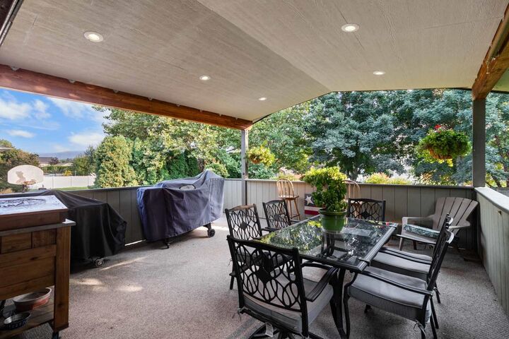 Property Photo:  11516 E 37th Ave  WA 99206 