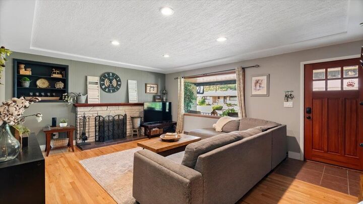 Property Photo: 2709 W Woodside Ave WA 99208