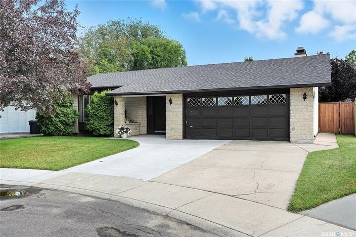 727 Costigan Place  Saskatoon SK S7J 3R3 photo