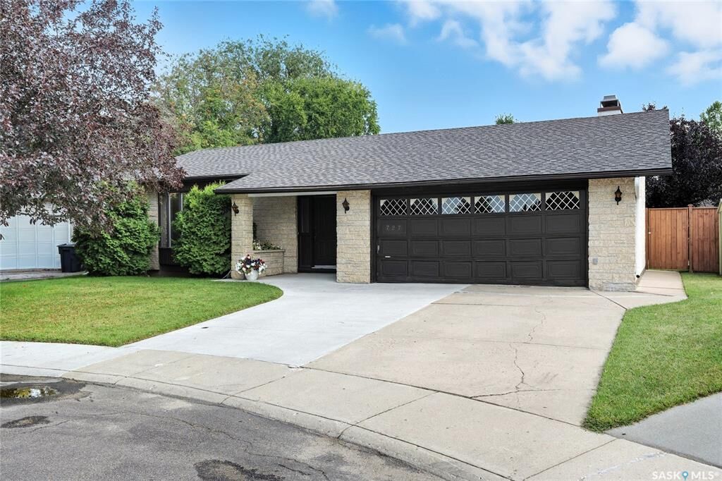 Photo de la propriété:  727 Costigan Place  SK S7J 3R3 