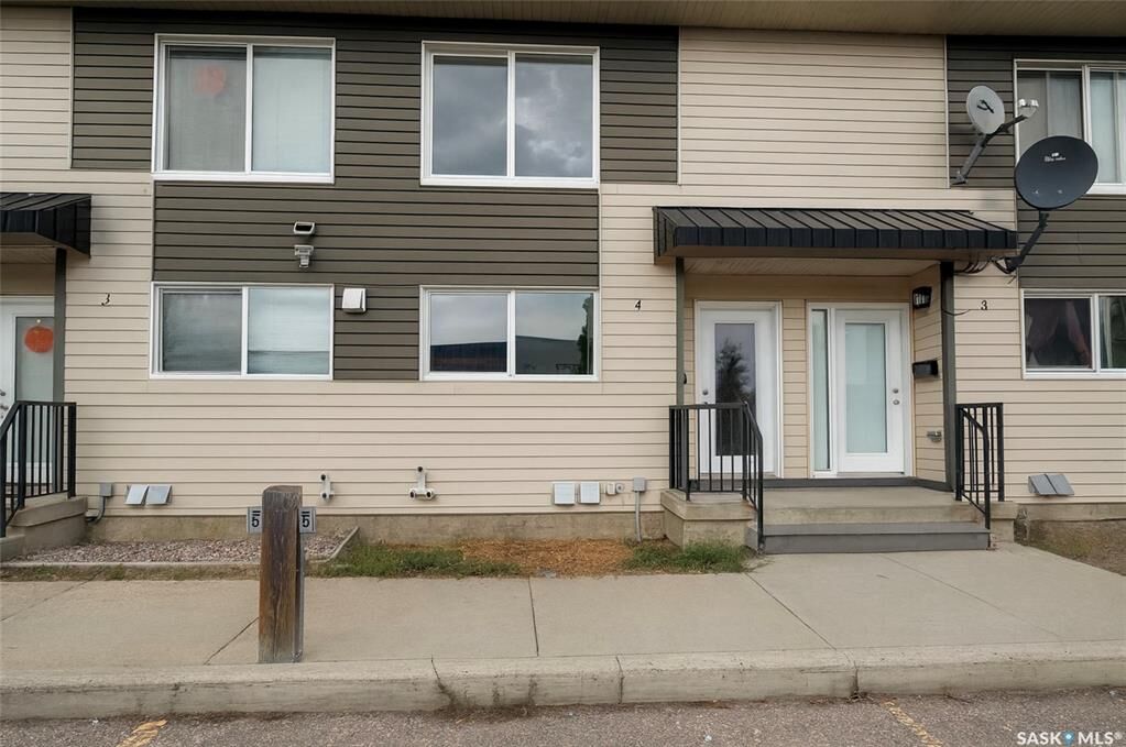 Property Photo:  315 N Avenue S 4  SK S7M 2N2 