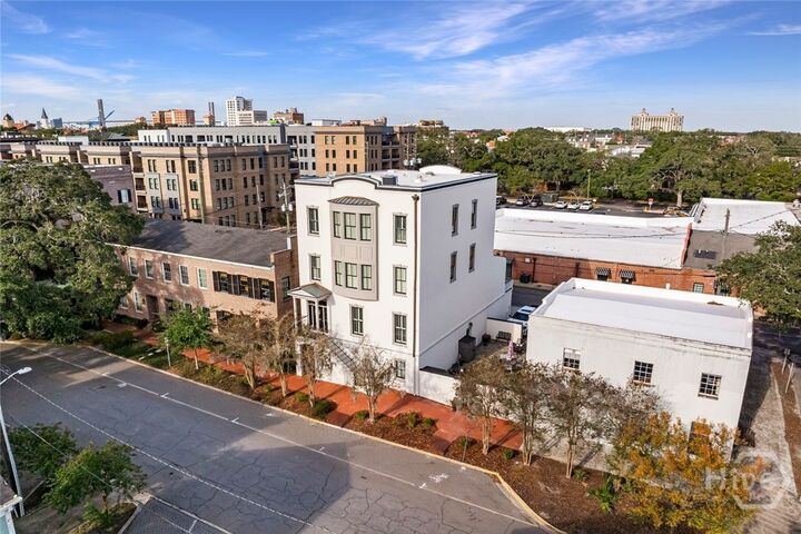 Property Photo:  510 E McDonough Street  GA 31401 