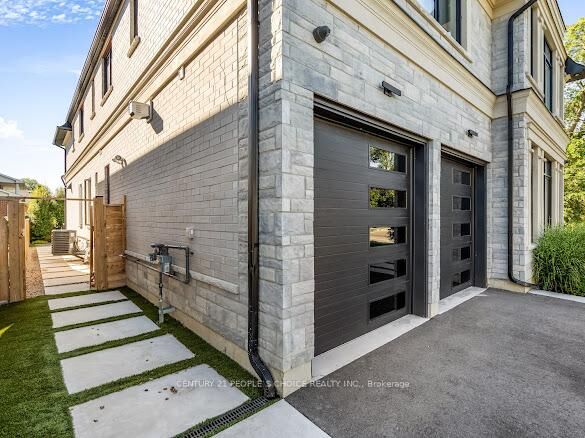 Property Photo:  2371 Camilla Road Bsmt  ON L5A 2K4 