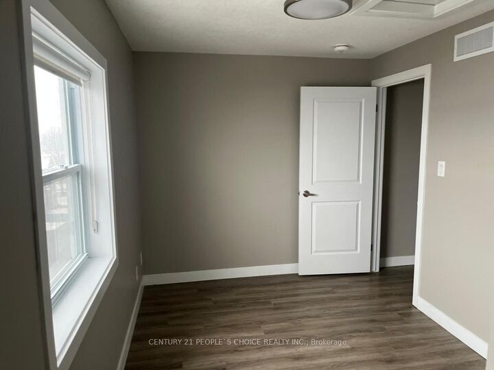 Property Photo:  439 Athlone Avenue E6  ON N4V 0C8 