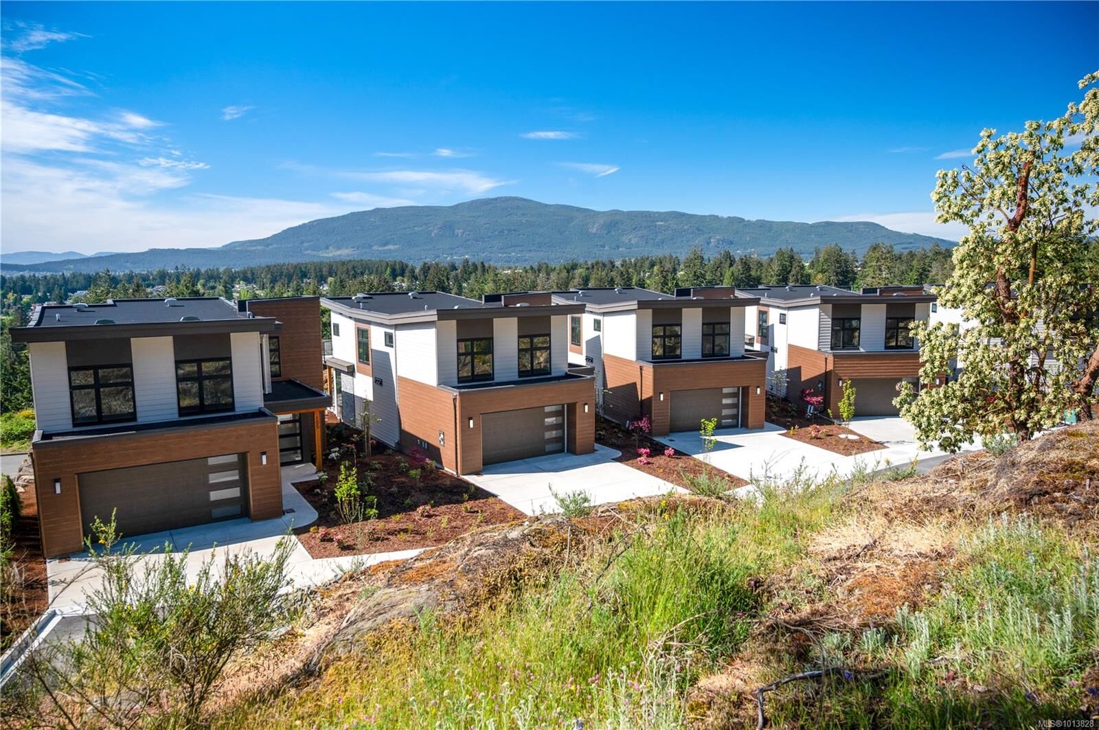 Property Photo: 1220 Manzanita Pl #102 BC V9T 0L7