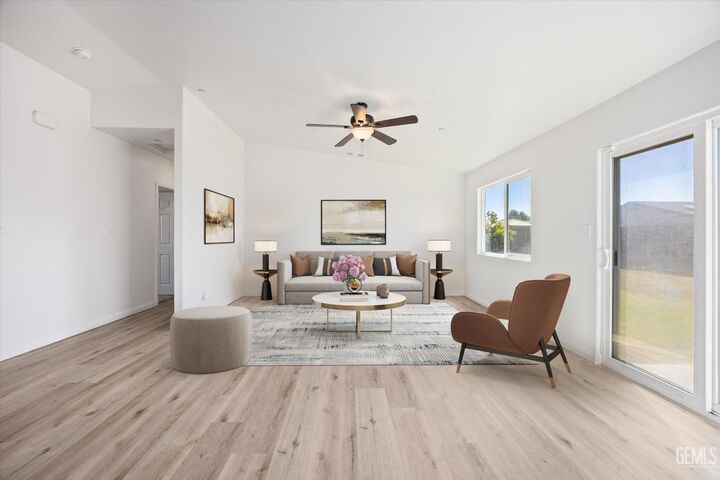 Property Photo:  417 Salazar Avenue  CA 93307 