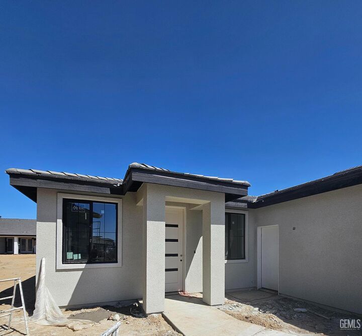 Property Photo: 7012 Travata Court CA 93314