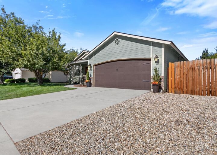 Property Photo:  612 E Cougar Dr  ID 83646 