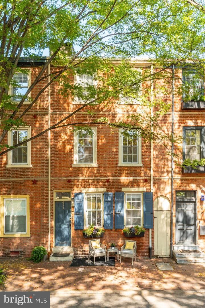 Property Photo:  621 Lombard Street  PA 19147 