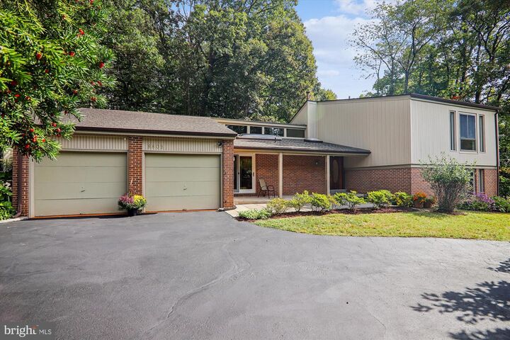 8805 Hidden Hill Lane  Rockville MD 20854 photo