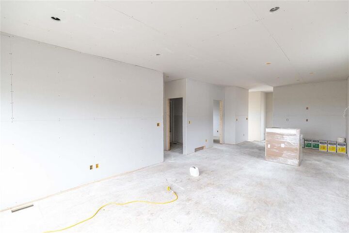 Property Photo:  299 Normandeau Avenue  MB R5H 0C7