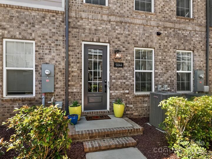5044 Harrowsmith Lane  Charlotte NC 28204 photo