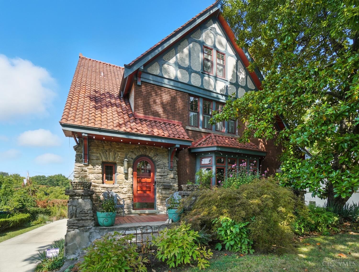 Property Photo: 24 Burton Woods Lane OH 45229