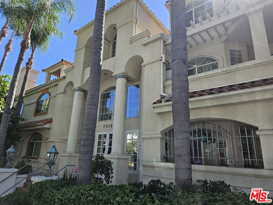 Property Photo: 7218 Hillside Ave CA 90046