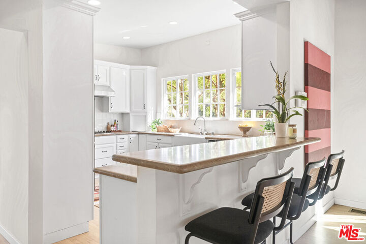 Property Photo:  1128 Canyon Trl  CA 90290 