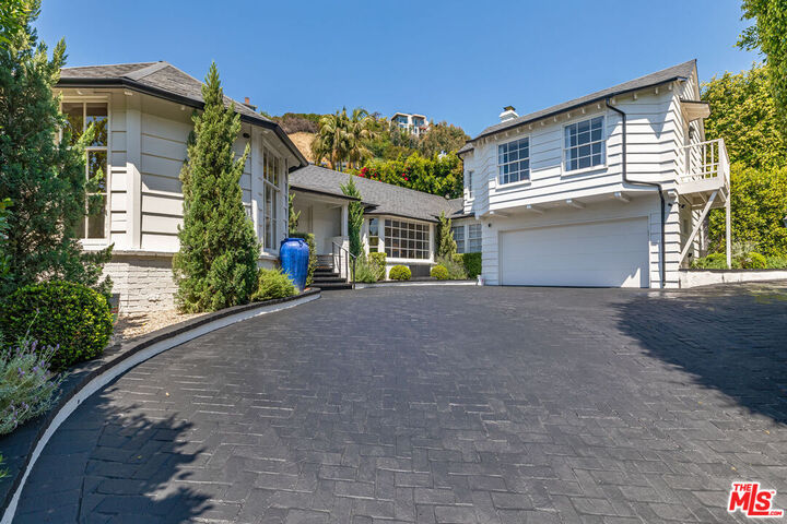 Property Photo:  1437 Belfast Dr  CA 90069 