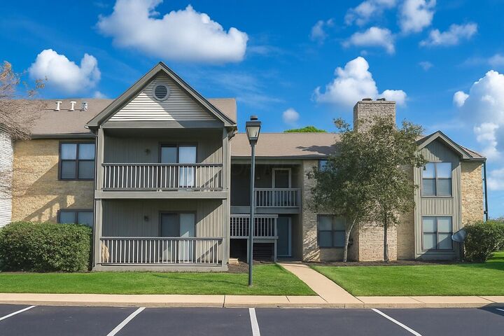 2744 Greystone Drive  Columbus OH 43220 photo