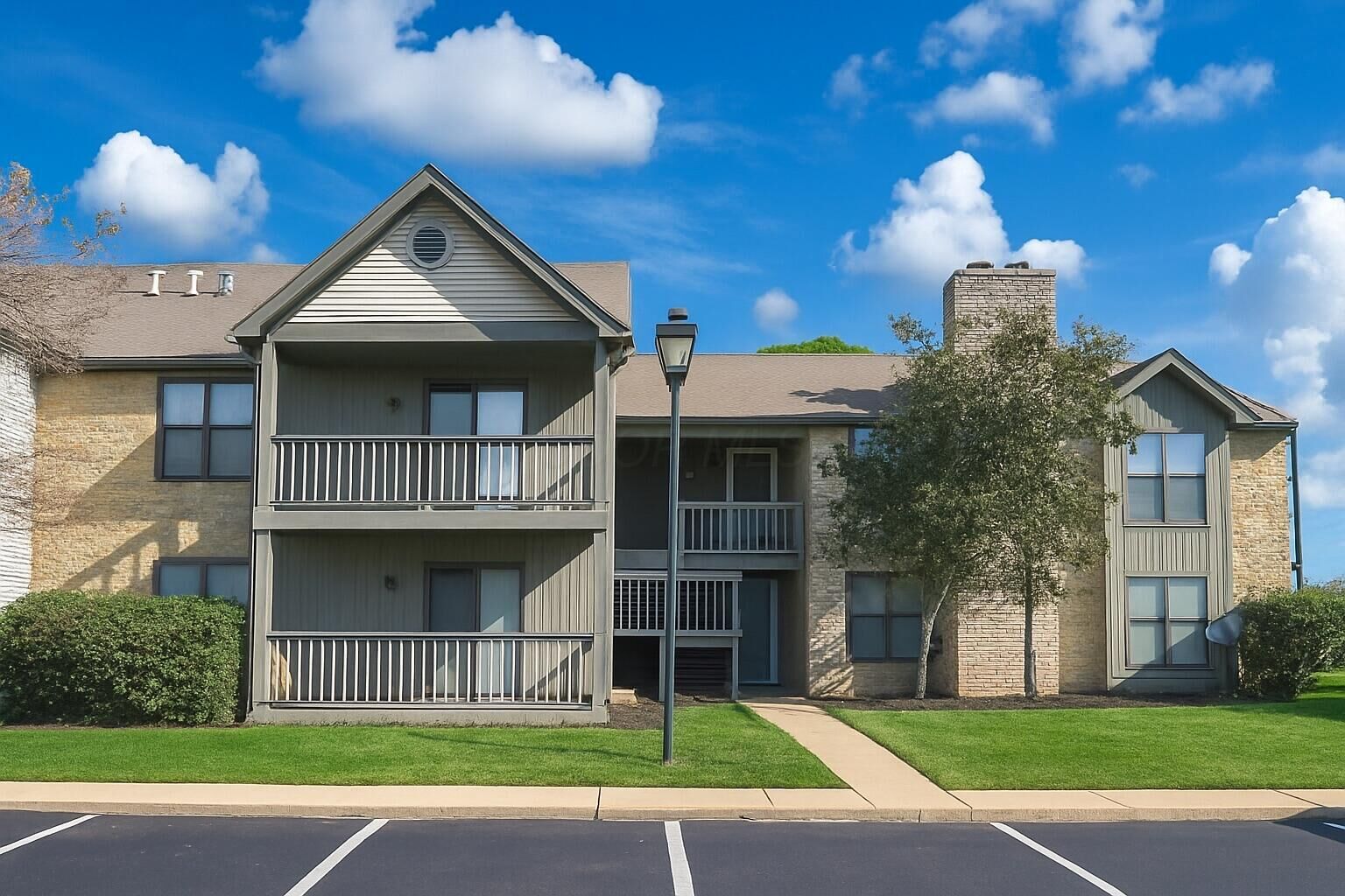 Property Photo:  2744 Greystone Drive  OH 43220 