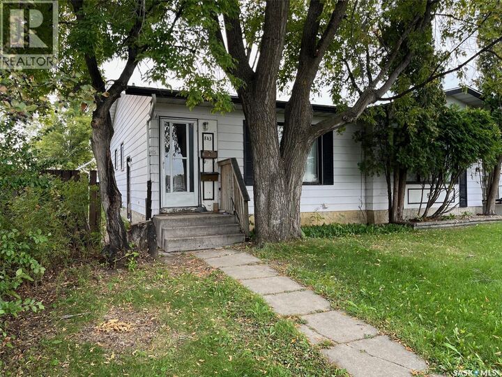 Property Photo:  843 7th Street E  SK S6V 6T3 