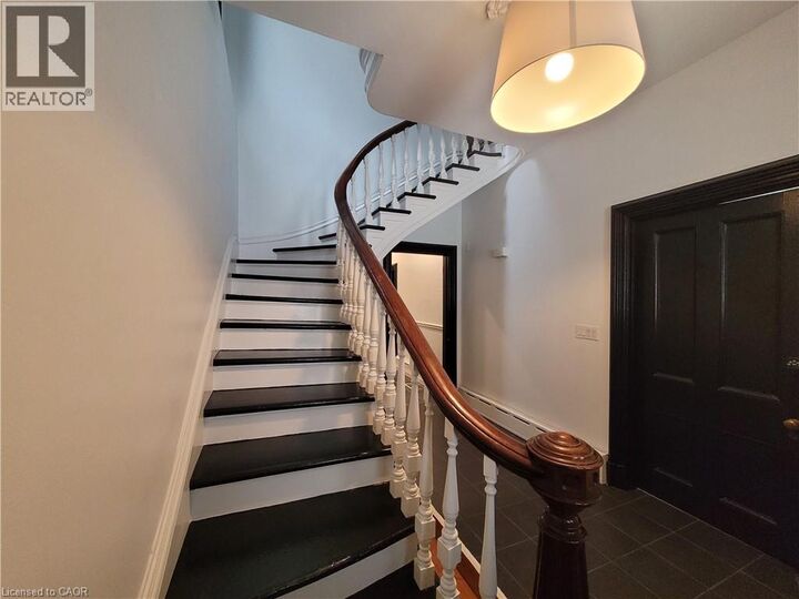 Photo de la propriété:  203 Macnab Street South 8  ON L8P 3C8 