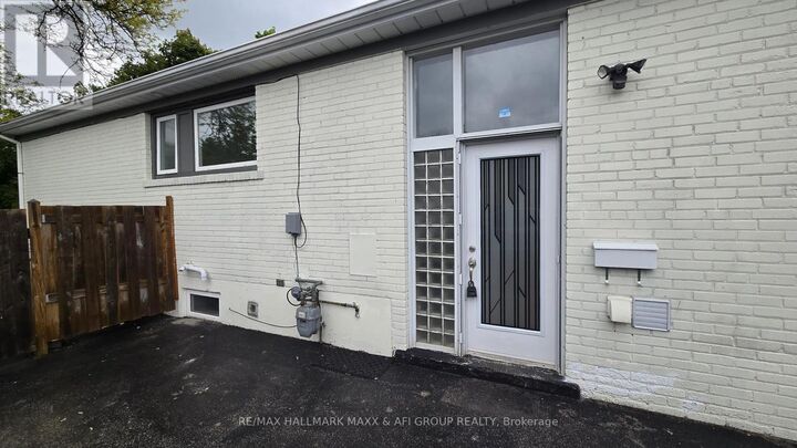 Property Photo:  319 Taylor Mills Drive North  ON L4C 2T8 