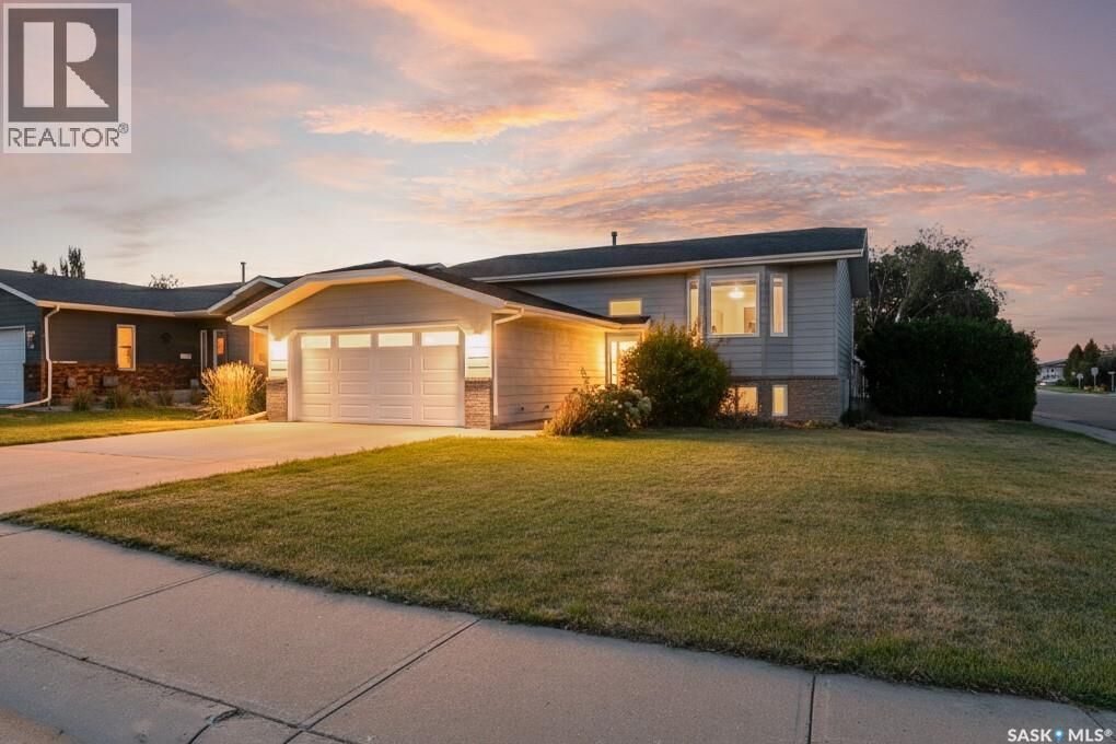 Property Photo:  4 Lewry Crescent  SK S6J 1J8 
