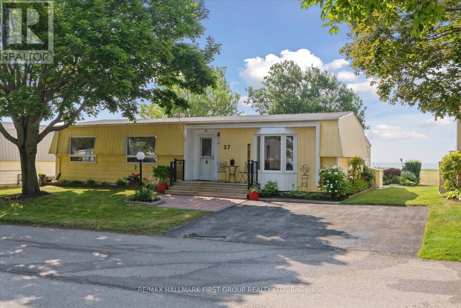 Property Photo: 27 Wilmot Trail ON L1B 1A1