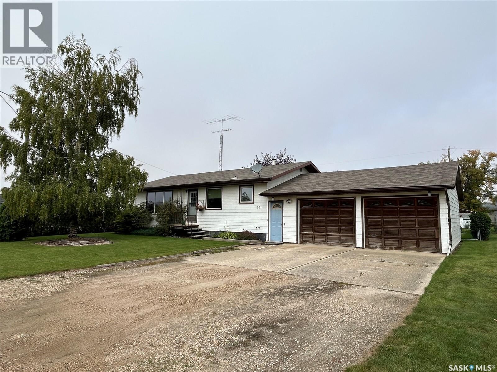 Property Photo:  101 Phillips Street  SK S0K 2Y0 