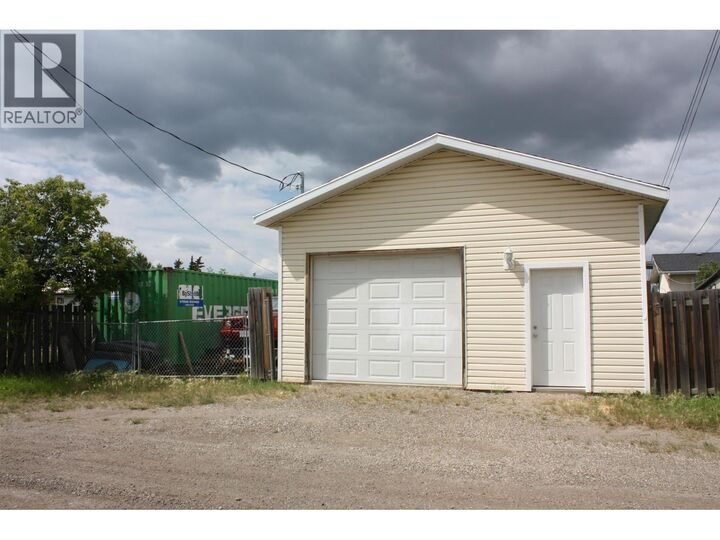 Photo de la propriété:  8811 78A Street  BC V1J 3B3 