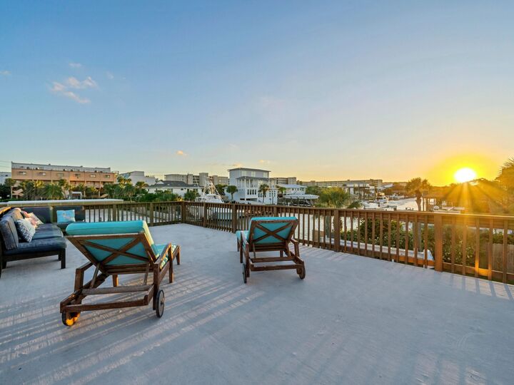 Property Photo:  524 Vera Cruz Drive  FL 32541 