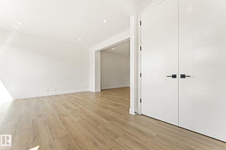 Property Photo:  103 Newbury Ci  AB T8B 0E8 