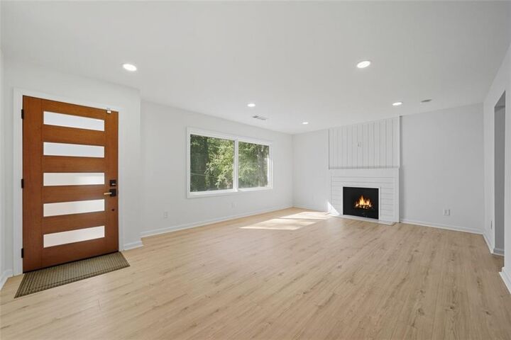 Property Photo: 2885 Dale Creek Drive NW GA 30318