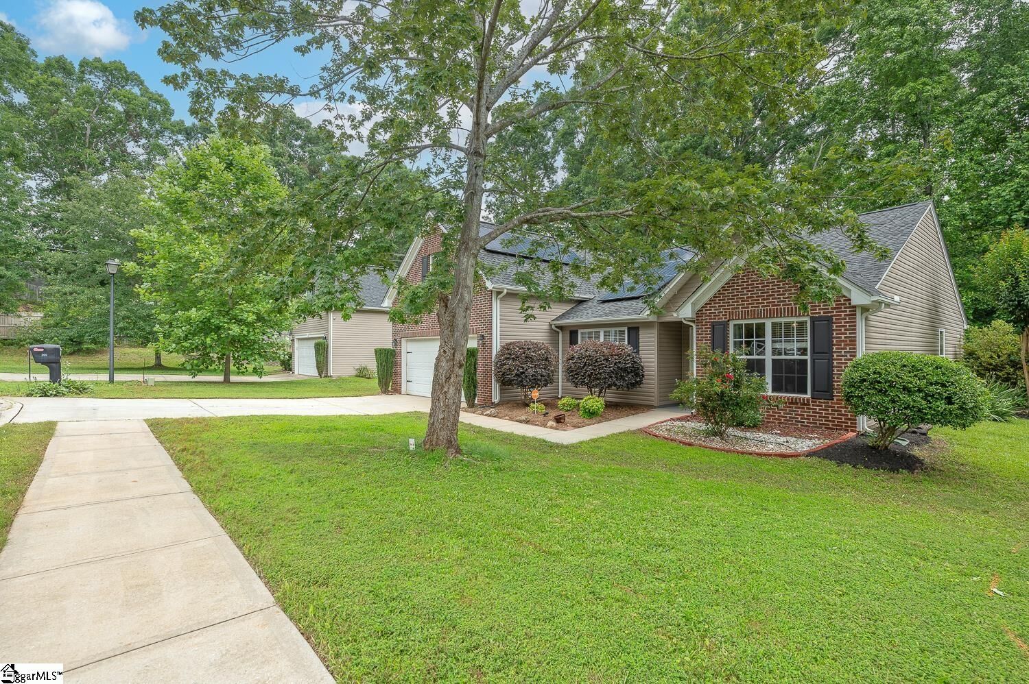 Property Photo:  206 Manhassett Court  SC 29607 