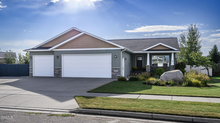 Property Photo:  3020 Percheron Drive SE  ND 58554 