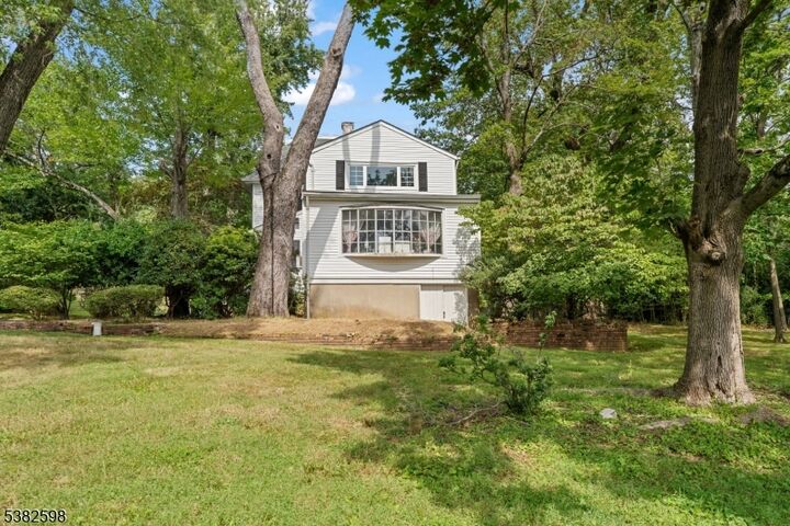 Property Photo:  1360 Washington Valley Rd  NJ 08807 