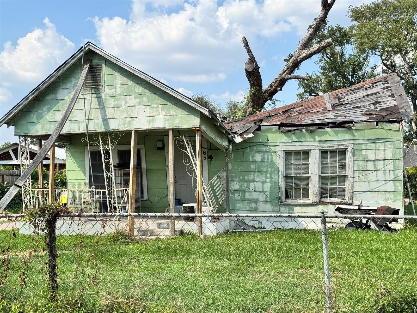 Property Photo: 65 Neyland Street TX 77022