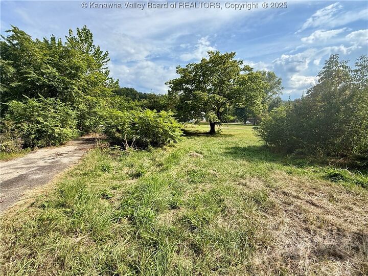 Property Photo:  19 Yellow Rose Lane  WV 25071 