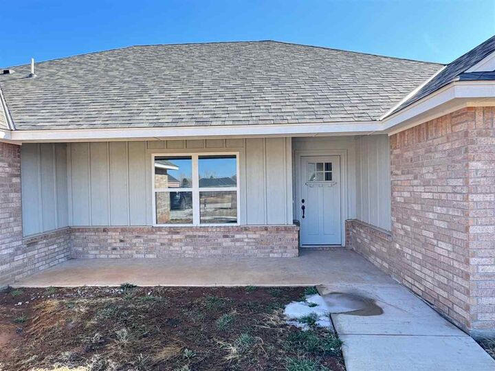 Property Photo:  334 Weaver Way  OK 73541 