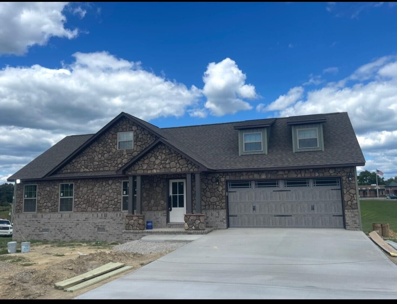 Property Photo:  64 Queens Drive  KY 40729 