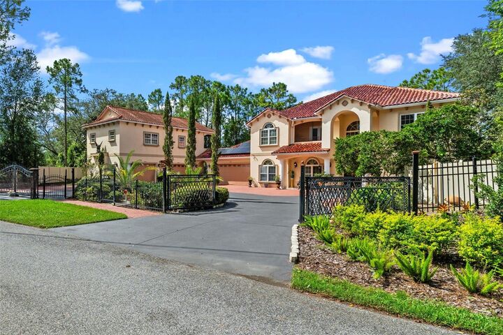 Property Photo: 225 Arnold Lane FL 32708