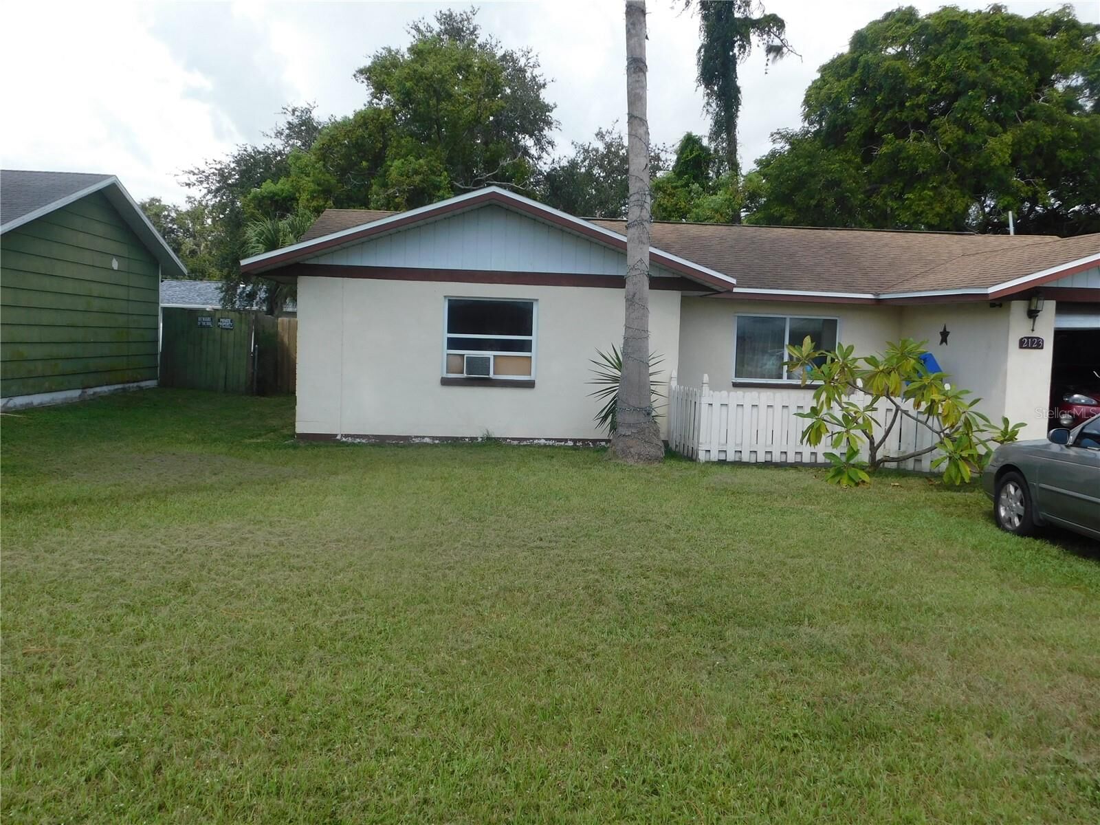 Property Photo:  2123 Arcadia Road  FL 34690 