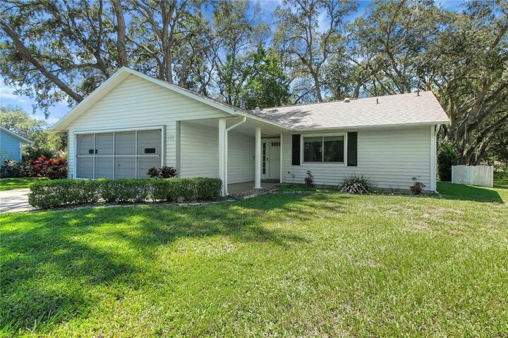 Property Photo:  610 Fannich Court  FL 34788 
