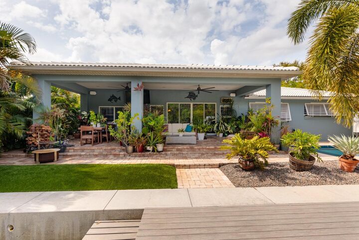 Property Photo:  9723 Oak Street NE  FL 33702 