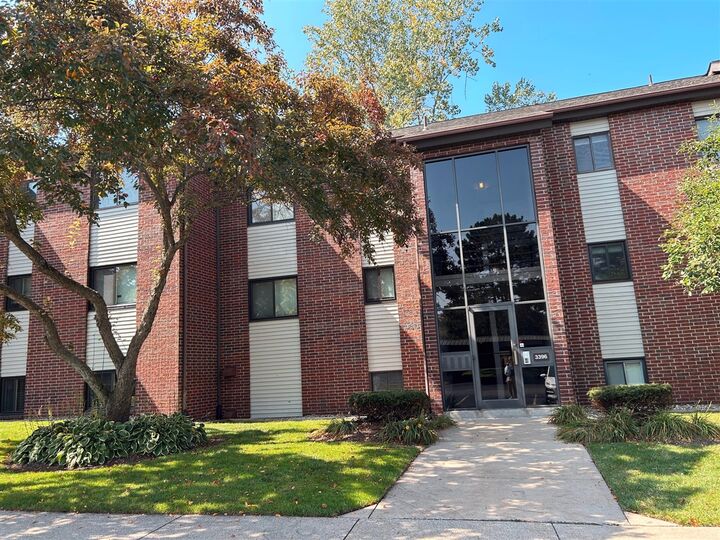 3396 Devonwood Hills C  Grand Rapids MI 49525 photo