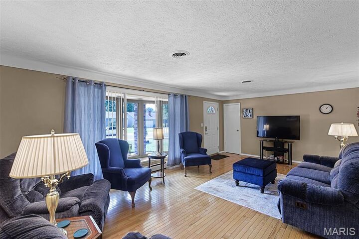 Property Photo:  2013 Lindell Boulevard  IL 62040 