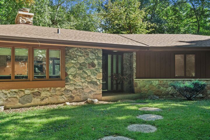 Property Photo:  320 Douglas Ln  WI 53012 