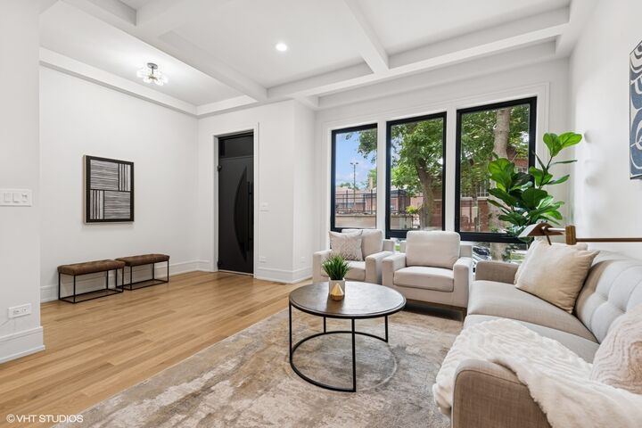 Property Photo: 3040 N Hoyne Avenue IL 60618